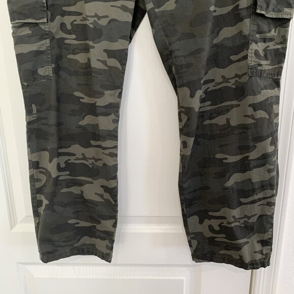 Sanctuary Camo Road Trip Cargo Pants Straight Leg Crop Green Size XXL Worn Once - Picture 7 of 8